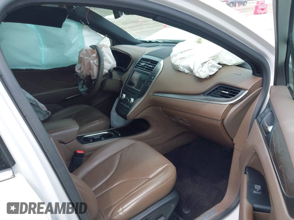2017 Lincoln MKC Reserve with VIN 5LMCJ3D9XHUL55999, listed as a IAAI auction lot 42691155 with Not provided miles and . Bid and sale history available at DreamBid. Image 5.
