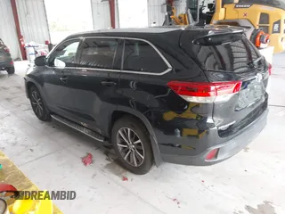 2018 Toyota Highlander SE z VIN 5TDJZRFH5JS532919, wystawiony jako IAAI lot #42246687 z przebiegiem 190 890 mil mil oraz . Historia ofert i sprzedaży dostępna na DreamBid. Obrazek 3.