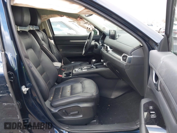 2023 Mazda CX-5 S Carbon Edition z VIN JM3KFBCM4P0288155, wystawiony jako IAAI lot #41501030 z przebiegiem 26 516 mil mil oraz . Historia ofert i sprzedaży dostępna na DreamBid. Obrazek 5.