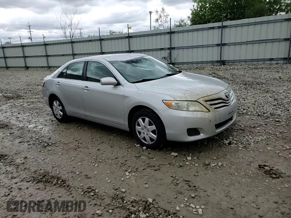 2010 Toyota Camry z VIN 4T1BF3EK9AU009577, wystawiony jako Copart lot #57699745 z przebiegiem 201 492 mil mil oraz Czysty tytuł • Clean title. Historia ofert i sprzedaży dostępna na DreamBid. Obrazek 13.