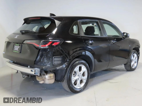 2024 Honda HR-V LX with VIN 3CZRZ1H3XRM709153, listed as a Copart auction lot 42566485 with 38,500 mi miles and Salvage Title. Bid and sale history available at carsss.com. Image 3.