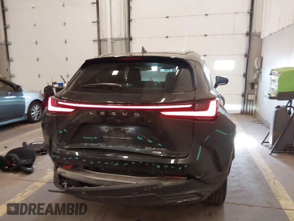 2022 Lexus NX 450h+ Luxury z VIN JTJHKCFZ7N2003572, wystawiony jako IAAI lot #42101154 z przebiegiem 34 455 mil mil oraz . Historia ofert i sprzedaży dostępna na DreamBid. Obrazek 16.