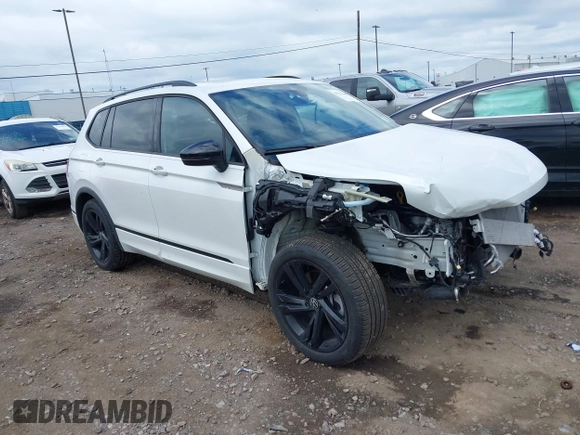 2024 Volkswagen Tiguan SE R-Line Black with VIN 3VV8B7AX3RM111526, listed as a IAAI auction lot 42524100 with 7,280 mi miles and . Bid and sale history available at DreamBid. Image 1.