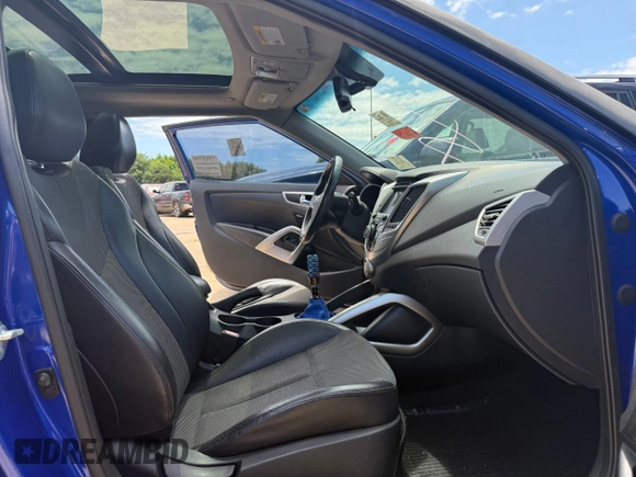 2013 Hyundai Veloster w/Black Int z VIN KMHTC6AD1DU094781, wystawiony jako Copart lot #60271115 z przebiegiem 122 541 mil mil oraz Szkoda całkowita • Salvage title. Historia ofert i sprzedaży dostępna na DreamBid. Obrazek 5.