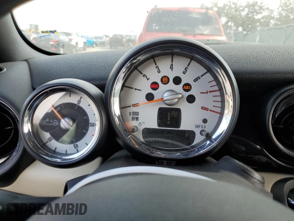 2011 MINI Convertible z VIN WMWZN3C5XBT132988, wystawiony jako Copart lot #87453744 z przebiegiem 67 197 mil mil oraz Szkoda całkowita • Salvage title. Historia ofert i sprzedaży dostępna na DreamBid. Obrazek 9.