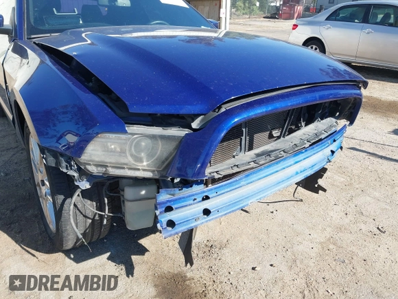 2014 Ford Mustang V6 z VIN 1ZVBP8EM5E5315477, wystawiony jako IAAI lot #42222514 z przebiegiem 215 618 mil mil oraz . Historia ofert i sprzedaży dostępna na DreamBid. Obrazek 17.