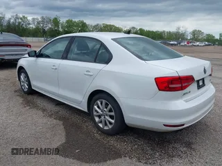 2015 Volkswagen Jetta SE z VIN 3VWD17AJ8FM323116, wystawiony jako IAAI lot #42246679 z przebiegiem 175 446 mil mil oraz . Historia ofert i sprzedaży dostępna na DreamBid. Obrazek 3.