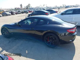 2009 Maserati GranTurismo с VIN ZAMHJ45A590045064, выставлен на аукционе IAAI как лот 42427689 с пробегом 57 113 миль миль и . История ставок и продаж доступна на DreamBid. Изображение 15.