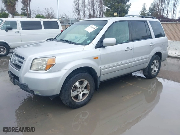 2008 Honda Pilot SE with VIN 5FNYF18348B037961, listed as a IAAI auction lot 41939628 with 206,511 mi miles. Bid and sale history available at carsss.com. Image 2.