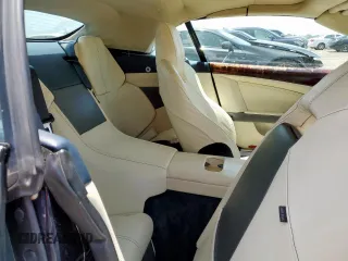 2007 Aston Martin DB9 z VIN SCFAD02A57GB08568, wystawiony jako Copart lot #57238375 z przebiegiem 41 255 mil mil oraz Tytuł czysty. Historia ofert i sprzedaży dostępna na DreamBid. Obrazek 11.