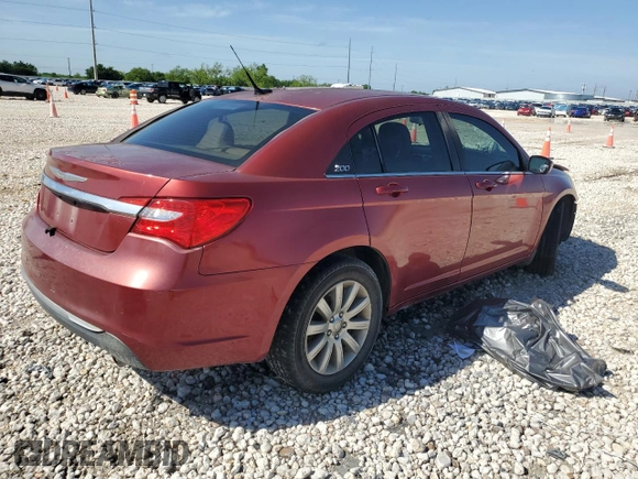 2011 Chrysler 200 Touring z VIN 1C3BC1FB3BN514191, wystawiony jako Copart lot #54098275 z przebiegiem 188 064 mil mil oraz Szkoda całkowita • Salvage title. Historia ofert i sprzedaży dostępna na DreamBid. Obrazek 3.