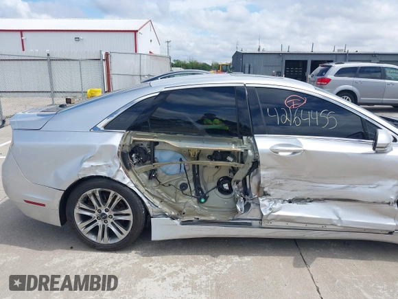 2015 Lincoln MKZ z VIN 3LN6L2GK5FR622117, wystawiony jako IAAI lot #42164455 z przebiegiem 167 156 mil mil oraz . Historia ofert i sprzedaży dostępna na DreamBid. Obrazek 6.