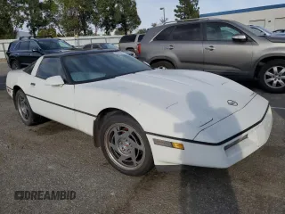 1990 Chevrolet Corvette z VIN 1G1YY2382L5120018, wystawiony jako Copart lot #46445825 z przebiegiem Nie podano mil oraz Czysty tytuł • Clean title. Historia ofert i sprzedaży dostępna na DreamBid. Obrazek 4.