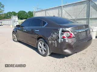 2015 Nissan Altima 2.5 S with VIN 1N4AL3AP3FC430613, listed as a IAAI auction lot 41979818 with 186,921 mi miles. Bid and sale history available at carsss.com. Image 3.