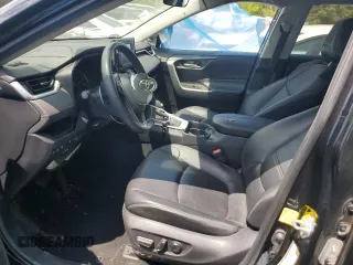 2021 Toyota RAV4 XLE Premium with VIN 2T3A1RFV3MC195877, listed as a Copart auction lot 55220955 with 92,679 mi miles and Salvage title. Bid and sale history available at DreamBid. Image 7.