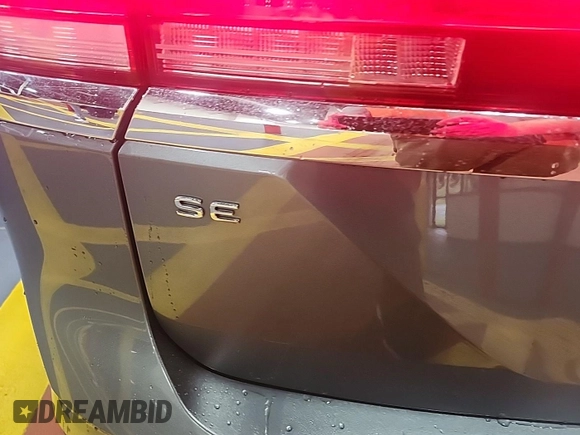 2024 Volkswagen Atlas SE z VIN 1V2HR2CAXRC564175, wystawiony jako IAAI lot #42785455 z przebiegiem 14 479 mil mil oraz . Historia ofert i sprzedaży dostępna na DreamBid. Obrazek 20.