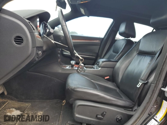 2012 Chrysler 300 Limited z VIN 2C3CCACG6CH144305, wystawiony jako Copart lot #51346195 z przebiegiem 133 872 mil mil oraz Szkoda całkowita • Salvage title. Historia ofert i sprzedaży dostępna na DreamBid. Obrazek 7.