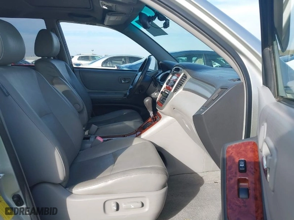 2005 Toyota Highlander with VIN JTEDP21A650061727, listed as a IAAI auction lot 41393126 with 314,688 mi miles. Bid and sale history available at carsss.com. Image 5.