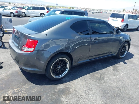 2013 Scion tC z VIN JTKJF5C76D3054537, wystawiony jako IAAI lot #42139016 z przebiegiem 224 566 mil mil oraz . Historia ofert i sprzedaży dostępna na DreamBid. Obrazek 4.