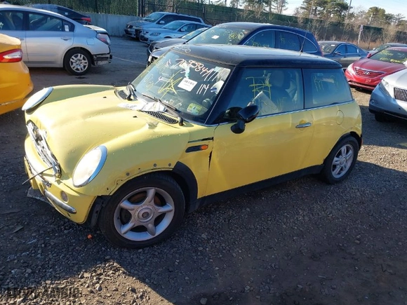 2003 MINI Cooper Hardtop with VIN WMWRC33423TC45741, listed as a IAAI auction lot 41013720 with 999,999 mi miles. Bid and sale history available at carsss.com. Image 2.