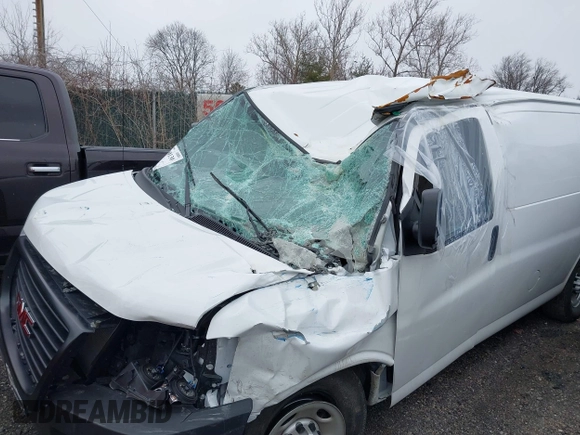 2024 GMC Savana Cargo Van with VIN 1GTW7AFPXR1165741, listed as a IAAI auction lot 41519130 with 1 mi miles. Bid and sale history available at carsss.com. Image 6.