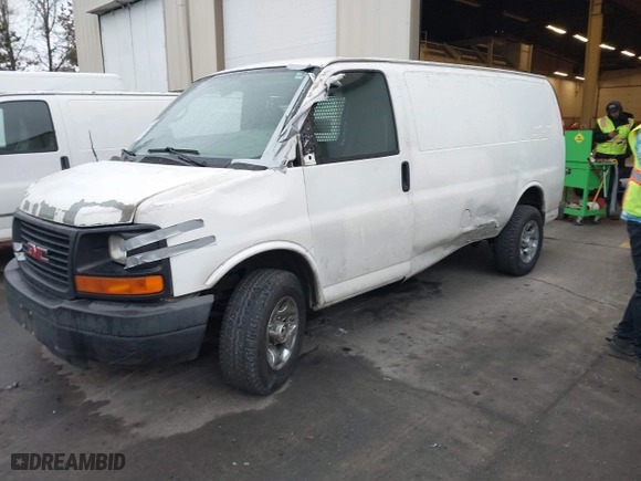 2008 GMC Savana Cargo Van with VIN 1GTGG25CX81235617, listed as a IAAI auction lot 41353274 with 209,888 mi miles. Bid and sale history available at carsss.com. Image 2.