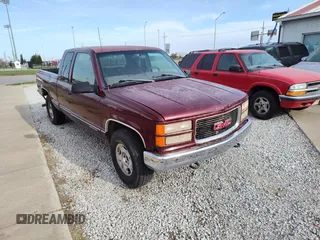 1998 Chevrolet Silverado 1500 with VIN 1GCEK19R3WR139454, listed as a Copart auction lot 52045005 with 271,222 mi miles and Clean Title. Bid and sale history available at DreamBid. Image 1.