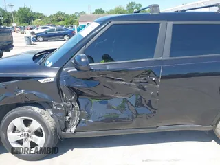 2018 Kia Soul with VIN KNDJN2A20J7588072, listed as a IAAI auction lot 42017446 with 89,085 mi miles. Bid and sale history available at carsss.com. Image 6.