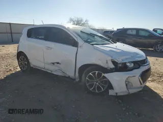 2018 Chevrolet Sonic LT z VIN 1G1JD6SH0J4131575, wystawiony jako Copart lot #86982344 z przebiegiem 81 862 mil mil oraz Szkoda całkowita • Salvage title. Historia ofert i sprzedaży dostępna na DreamBid. Obrazek 4.