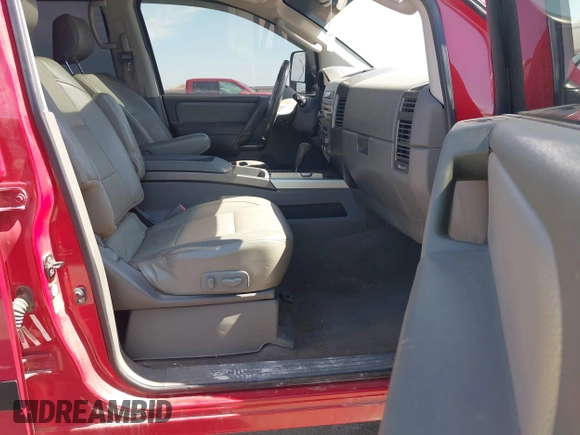 2007 Nissan Titan LE with VIN 1N6BA07B37N234320, listed as a IAAI auction lot 41912632 with 186,035 mi miles. Bid and sale history available at carsss.com. Image 5.