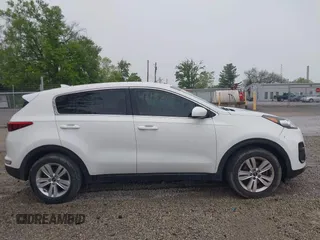 2018 Kia Sportage LX z VIN KNDPM3AC3J7452823, wystawiony jako IAAI lot #42183715 z przebiegiem 98 365 mil mil oraz . Historia ofert i sprzedaży dostępna na DreamBid. Obrazek 13.