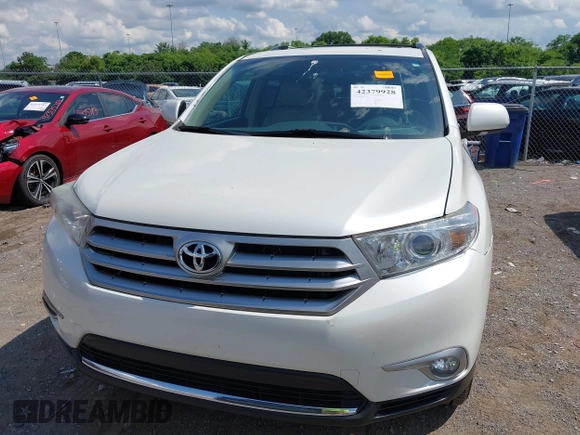 2013 Toyota Highlander Limited z VIN 5TDDK3EH8DS250360, wystawiony jako IAAI lot #42379928 z przebiegiem 112 355 mil mil oraz . Historia ofert i sprzedaży dostępna na DreamBid. Obrazek 6.