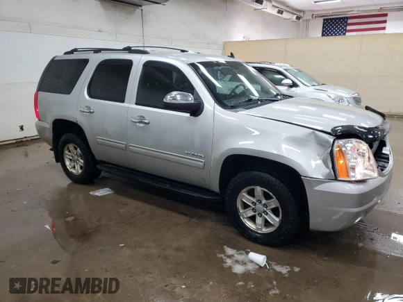 2011 GMC Yukon SLE with VIN 1GKS2AE0XBR195819, listed as a Copart auction lot 42131935 with 221,323 mi miles and Clean Title. Bid and sale history available at carsss.com. Image 4.