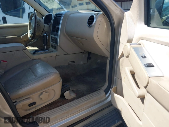 2006 Mercury Mountaineer with VIN 4M2EU37E26UJ24859, listed as a IAAI auction lot 41724224 with 284,499 mi miles. Bid and sale history available at carsss.com. Image 5.