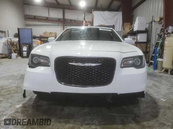 2019 Chrysler 300 with VIN 2C3CCABG7KH697691, listed as a Copart auction lot 50608055 with 141,601 mi miles and Salvage Title. Bid and sale history available at carsss.com. Image 5.