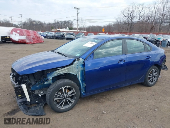 2023 Kia Forte LXS z VIN 3KPF24AD1PE602579, wystawiony jako IAAI lot #41760080 z przebiegiem 28 424 mil mil oraz . Historia ofert i sprzedaży dostępna na DreamBid. Obrazek 6.