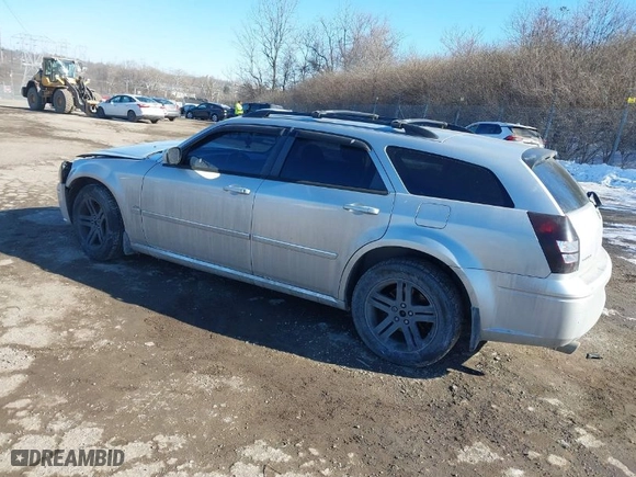 2005 Dodge Magnum RT with VIN 2D8GV58275H118005, listed as a IAAI auction lot 41407758 with 139,684 mi miles. Bid and sale history available at carsss.com. Image 3.