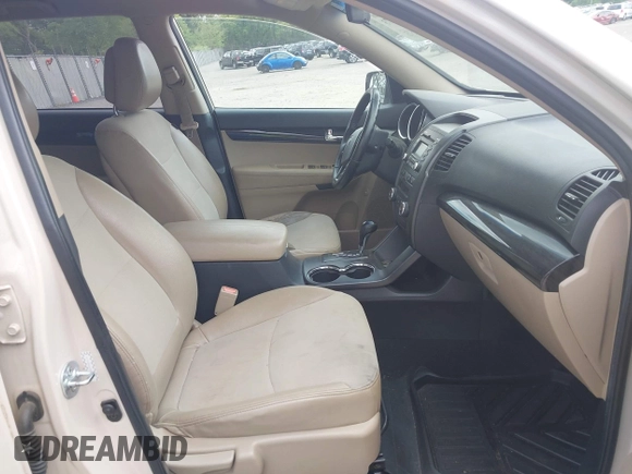 2011 Kia Sorento EX with VIN 5XYKUDA20BG031931, listed as a IAAI auction lot 42234673 with 171,221 mi miles and . Bid and sale history available at DreamBid. Image 5.