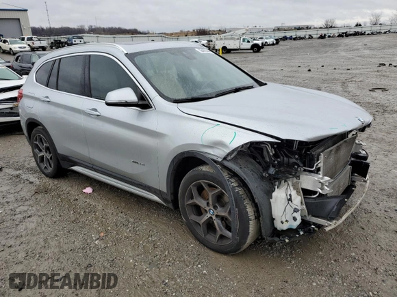 2017 BMW X1 sDrive28i with VIN WBXHU7C33H5H34013, listed as a Copart auction lot 38409444 with 87,558 mi miles and Salvage Title. Bid and sale history available at carsss.com. Image 4.