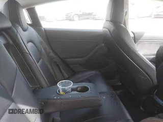 2018 Tesla Model 3 Long Range Battery z VIN 5YJ3E1EB7JF088224, wystawiony jako IAAI lot #42097665 z przebiegiem Nie podano mil oraz . Historia ofert i sprzedaży dostępna na DreamBid. Obrazek 8.