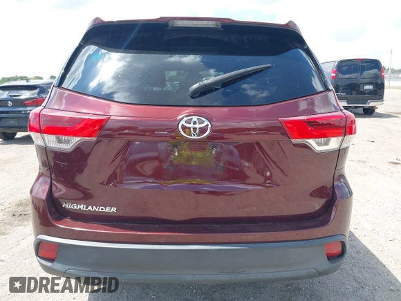 2019 Toyota Highlander LE z VIN 5TDZARFH5KS054593, wystawiony jako IAAI lot #41891885 z przebiegiem 131 351 mil mil oraz . Historia ofert i sprzedaży dostępna na DreamBid. Obrazek 17.