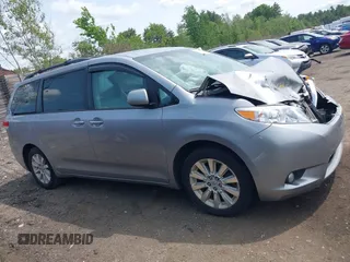 2012 Toyota Sienna XLE z VIN 5TDDK3DC5CS044692, wystawiony jako IAAI lot #42392574 z przebiegiem 185 242 mil mil oraz . Historia ofert i sprzedaży dostępna na DreamBid. Obrazek 13.