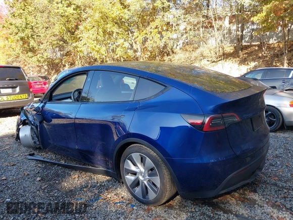 2024 Tesla Model Y Long Range with VIN 7SAYGDEE1RA266328, listed as a IAAI auction lot 40610351 with 13,573 mi miles. Bid and sale history available at carsss.com. Image 3.