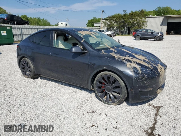2024 Tesla Model Y Performance z VIN 7SAYGDEF1RF038664, wystawiony jako Copart lot #52583175 z przebiegiem Nie podano mil oraz Szkoda całkowita • Salvage title. Historia ofert i sprzedaży dostępna na DreamBid. Obrazek 4.