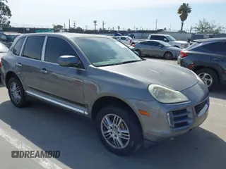 2008 Porsche Cayenne S z VIN WP1AB29P68LA36195, wystawiony jako IAAI lot #41939061 z przebiegiem 169 392 mil mil oraz . Historia ofert i sprzedaży dostępna na DreamBid. Obrazek 1.
