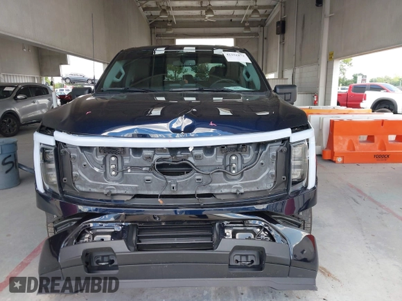 2024 Ford F-150 Lightning XLT z VIN 1FTVW3LK9RWG08466, wystawiony jako IAAI lot #42251872 z przebiegiem 3 045 mil mil oraz . Historia ofert i sprzedaży dostępna na DreamBid. Obrazek 13.
