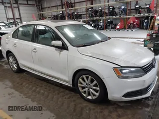 2011 Volkswagen Jetta SE z VIN 3VWDX7AJ9BM003697, wystawiony jako IAAI lot #42305601 z przebiegiem 145 715 mil mil oraz . Historia ofert i sprzedaży dostępna na DreamBid. Obrazek 1.