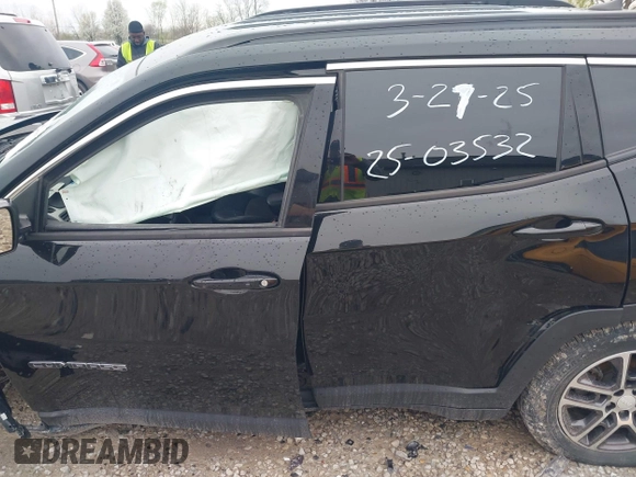 2017 Jeep Compass Latitude with VIN 3C4NJDBB7HT640200, listed as a IAAI auction lot 41963507 with 113,328 mi miles and . Bid and sale history available at carsss.com. Image 14.