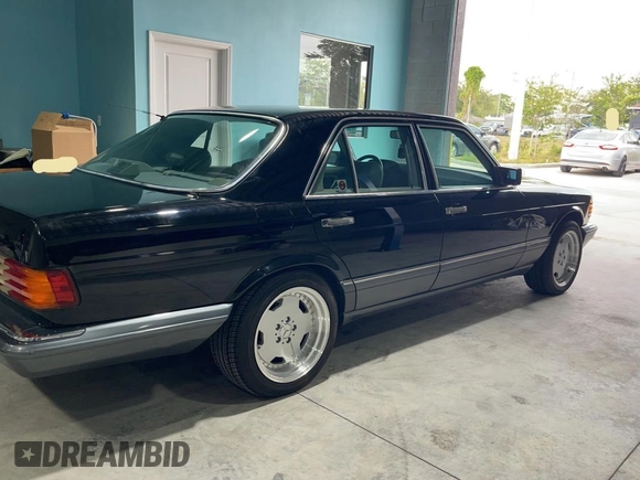 1991 Mercedes-Benz 300 with VIN WDBCA24E7MA571320, listed as a Copart auction lot 56029655 with 89,556 mi miles and Clean Title. Bid and sale history available at DreamBid. Image 4.