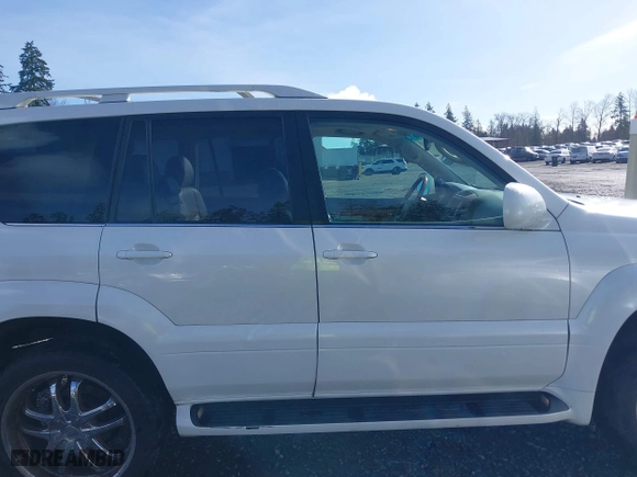 2003 Lexus GX 470 with VIN JTJBT20X330021757, listed as a IAAI auction lot 41695930 with 177,634 mi miles. Bid and sale history available at carsss.com. Image 13.